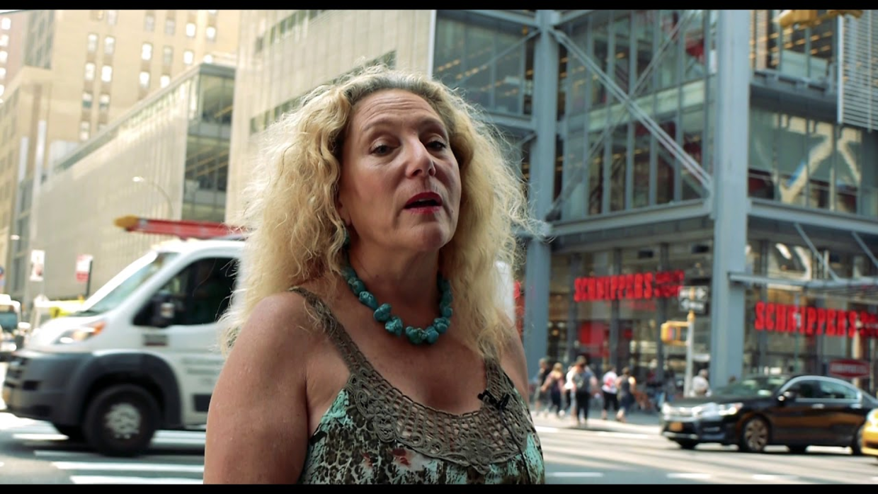 10岁被逼阅遍成人片，参加迷乱派对！美国千金童年惊掉网友下巴