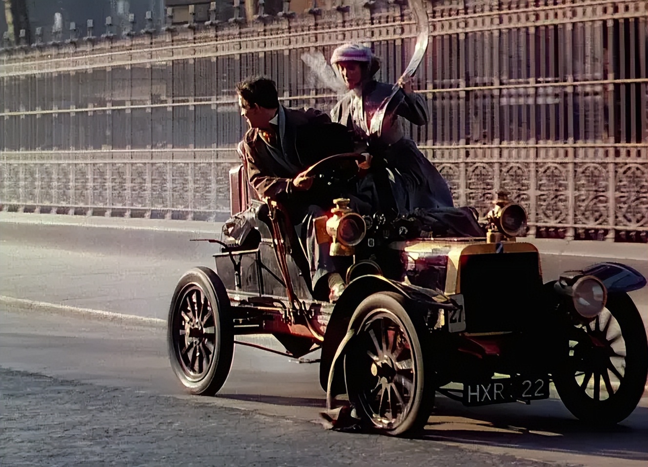 1982年的汽车，就已经有无人驾驶和人工智能概念了