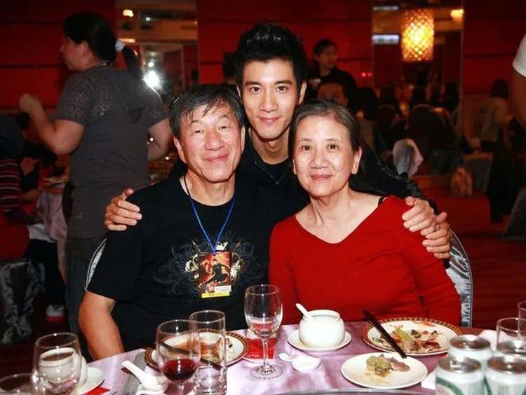 李靓蕾情绪激动拳打脚踢，婚后4个月就和王力宏看婚姻心理医生？