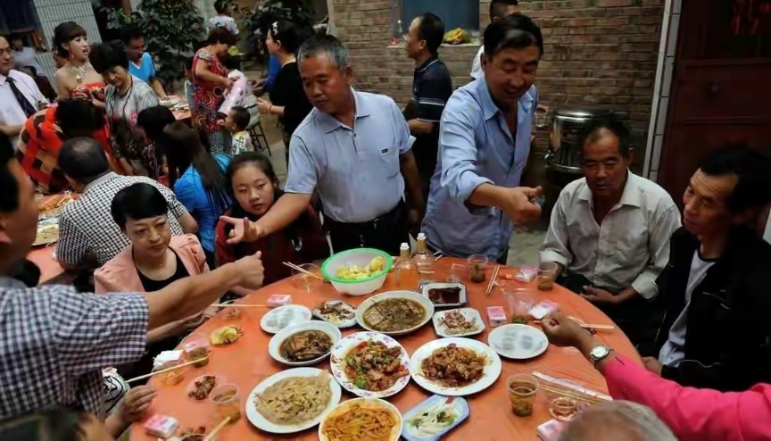 西府坐席文:張天科在陝西農村,自古不論婚喪嫁娶就有自家辦酒席的傳統