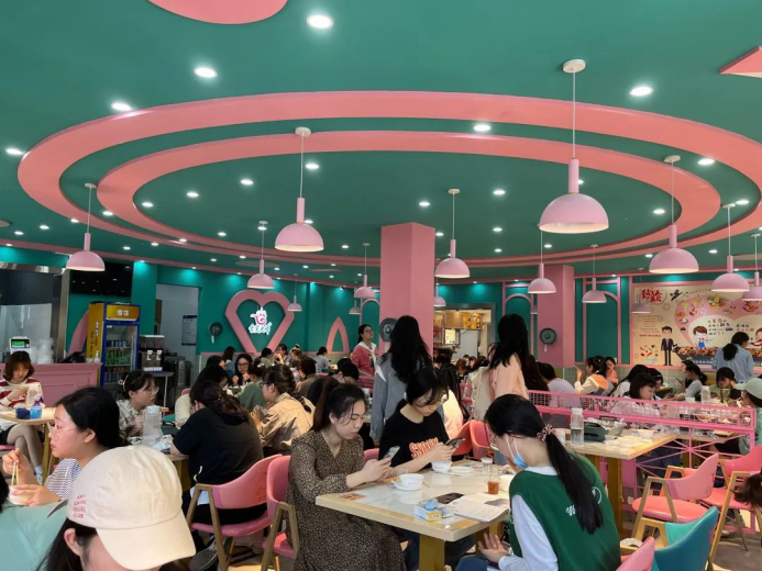 坐拥8大食堂，美食扎堆！湖北这所高校火了！还给学生免费送月饼，新春礼包！