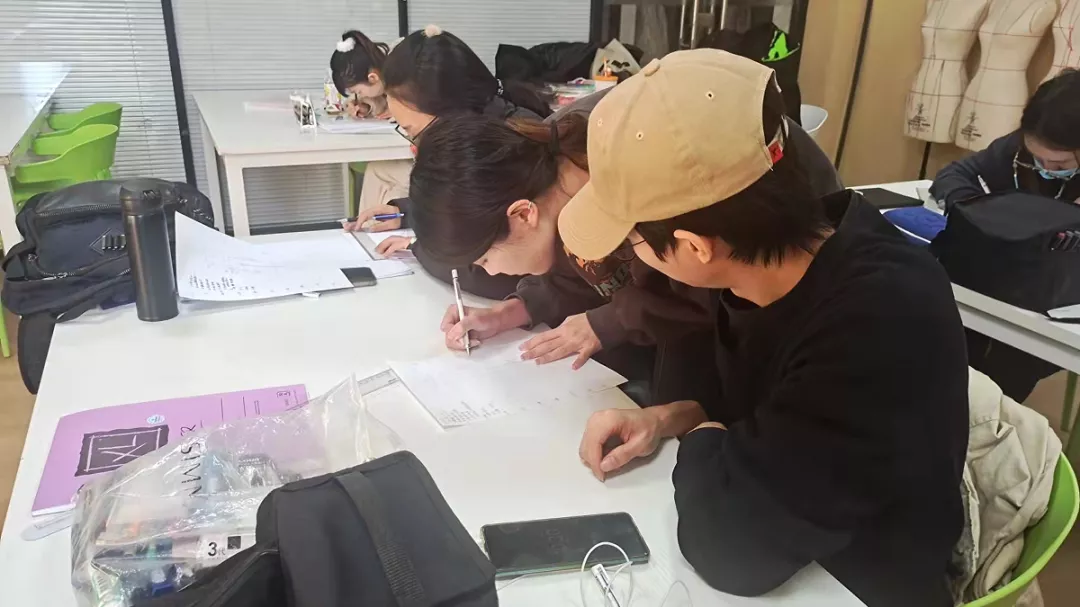 京美考研｜服装专业 寒假课程记录刊 能上岸的人都是这样学习的
