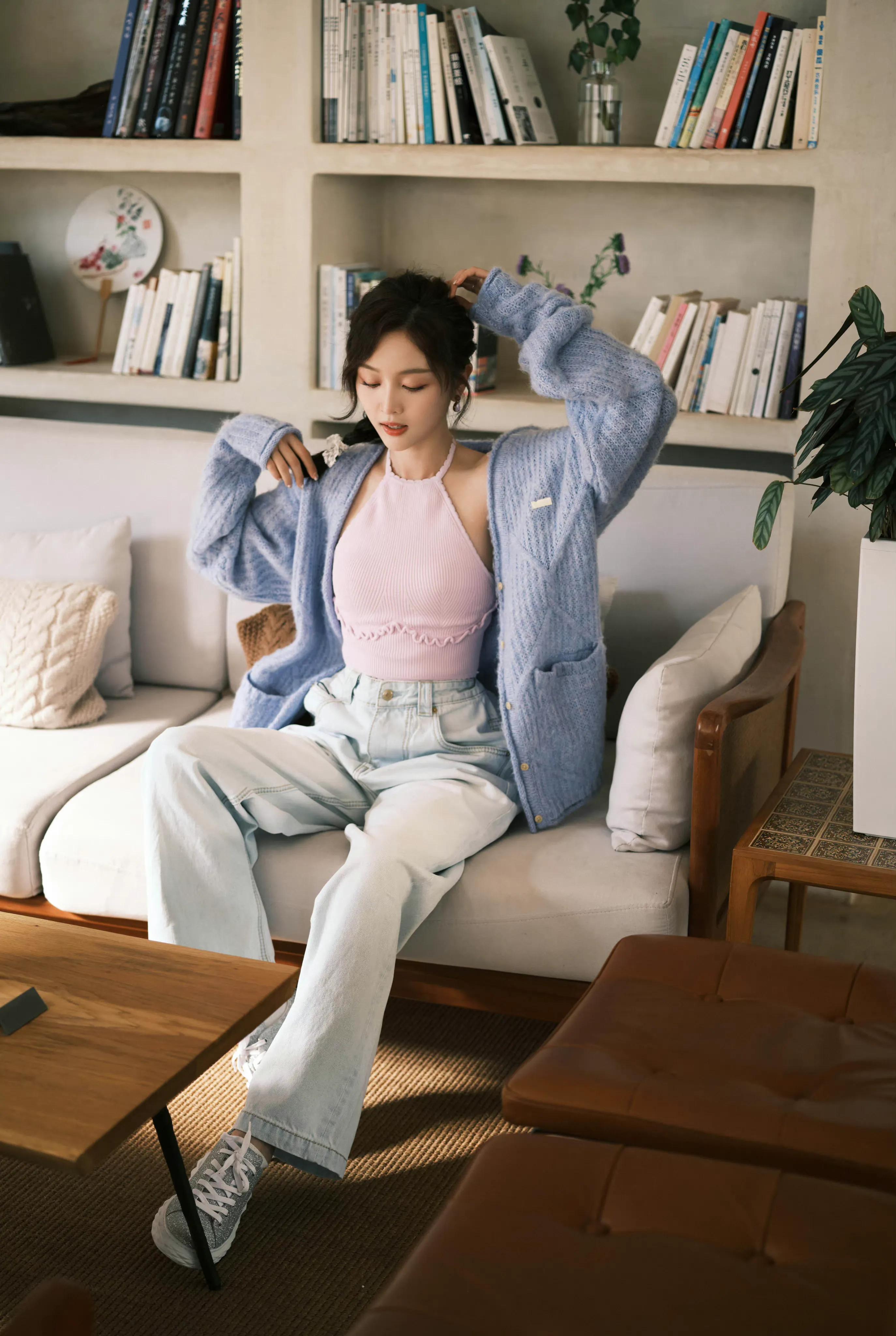 吴宣仪的悠闲时光。（高清）