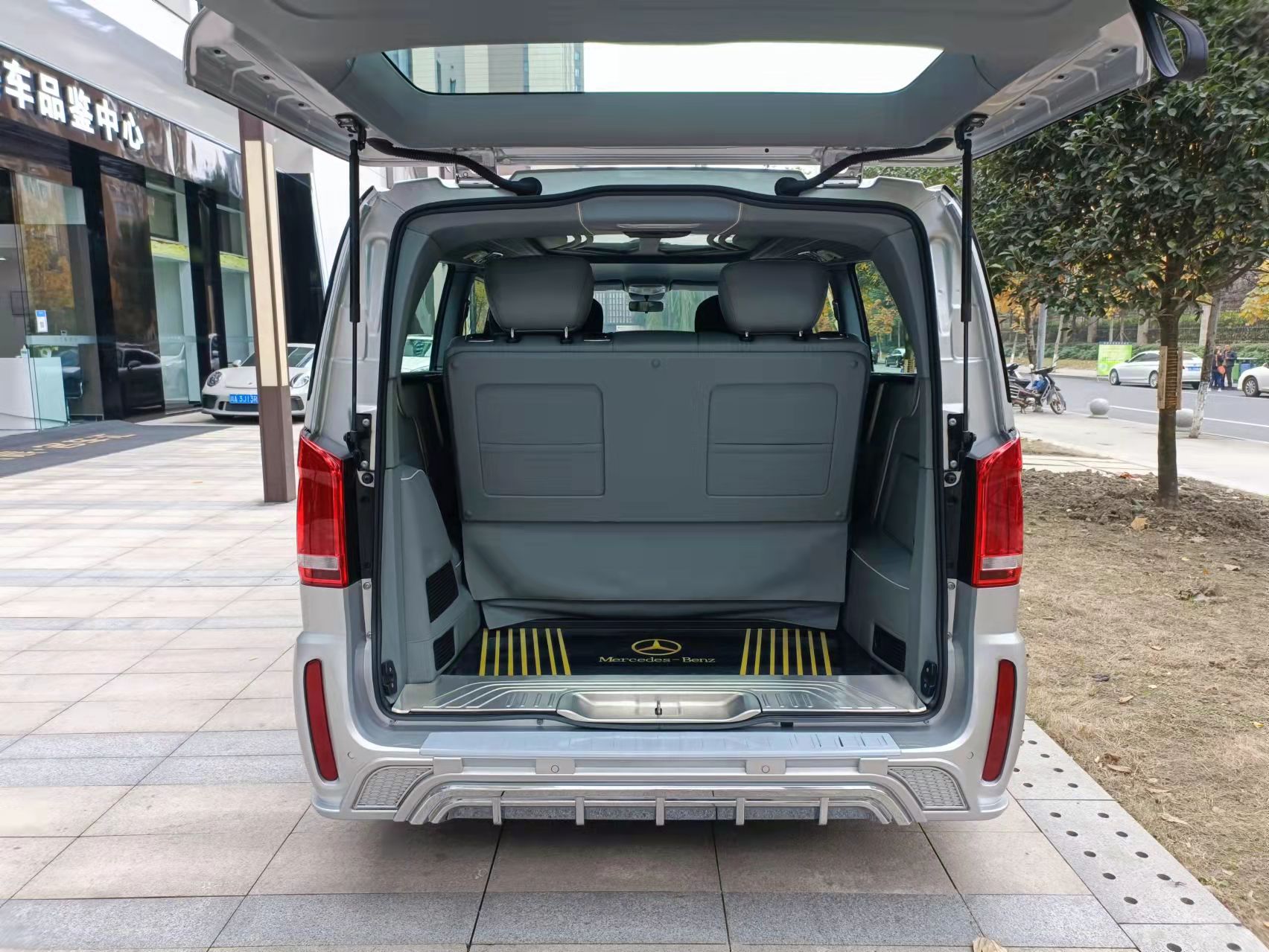 让人爱不释手的奔驰威霆双色典藏版