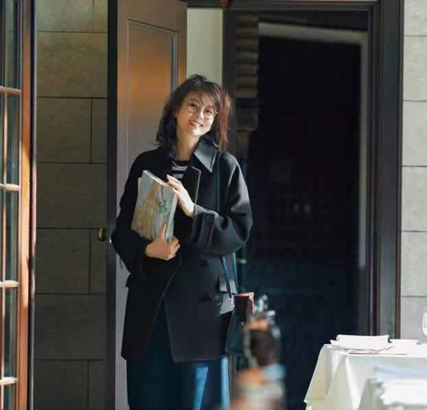 为什么优雅女人都爱“长大衣”？20套长短PK穿搭秀，原因并不意外