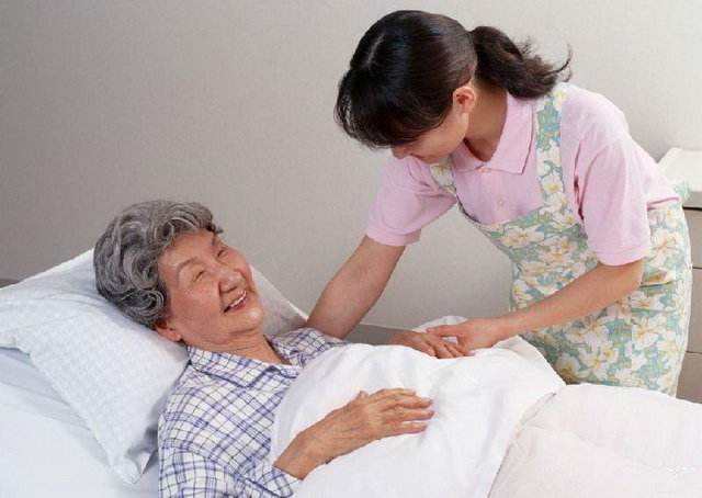 杭州养老护理员证报考条件及就业前景如何？符合这些条件就可以