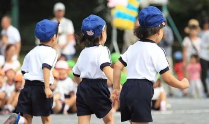 都说幼师工资低，看到杭州一老师晒出的工资单，不少家长都惊讶了