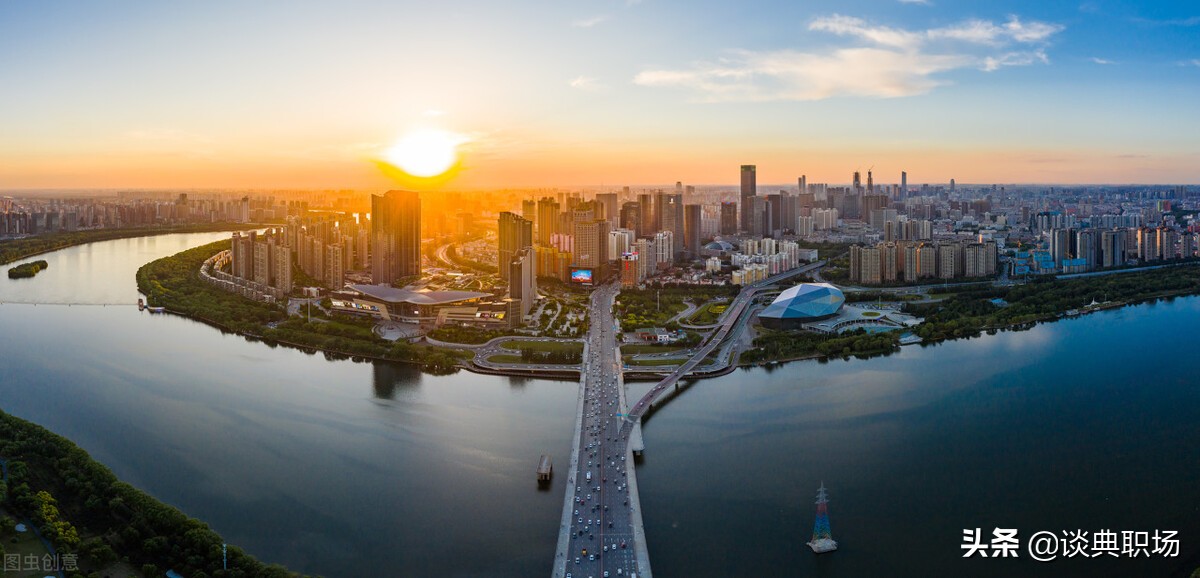 员工上班8年，前6年未交社保，员工可以提被迫解除劳动关系吗？