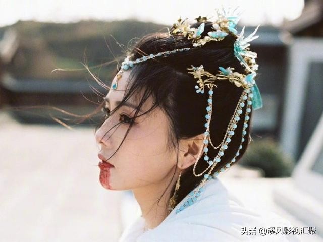 长月烬明：叶夕雾的10套造型，战损蓝色真好看，敦煌风格太绝美