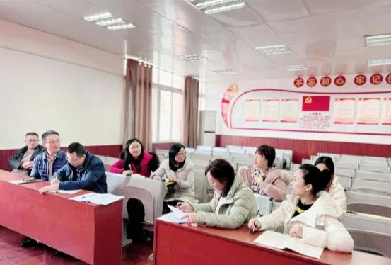 南充七中共兴小学顺庆区“致远”初中语文名师工作室联合教研活动