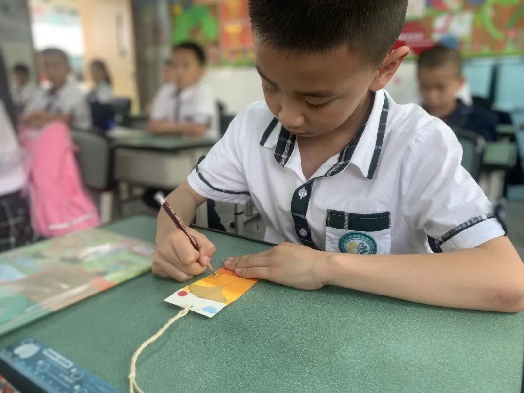 关爱自我·向阳启航——四川天府新区南湖小学心理健康月活动掠影