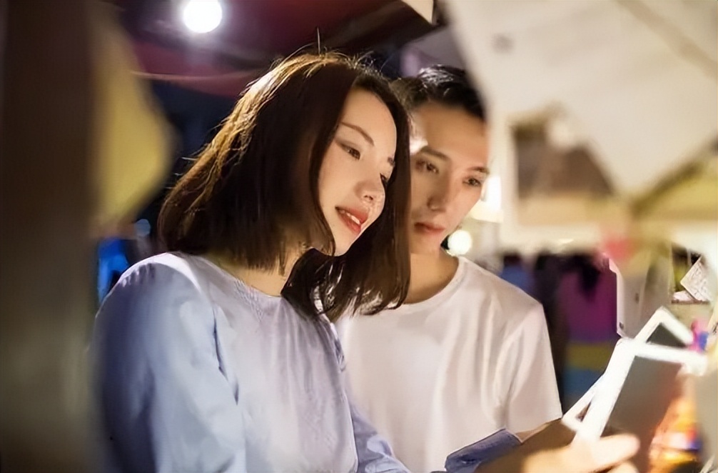 男生家长给孩子忠告，尽量在读大学时找对象，毕业后才懂得原因