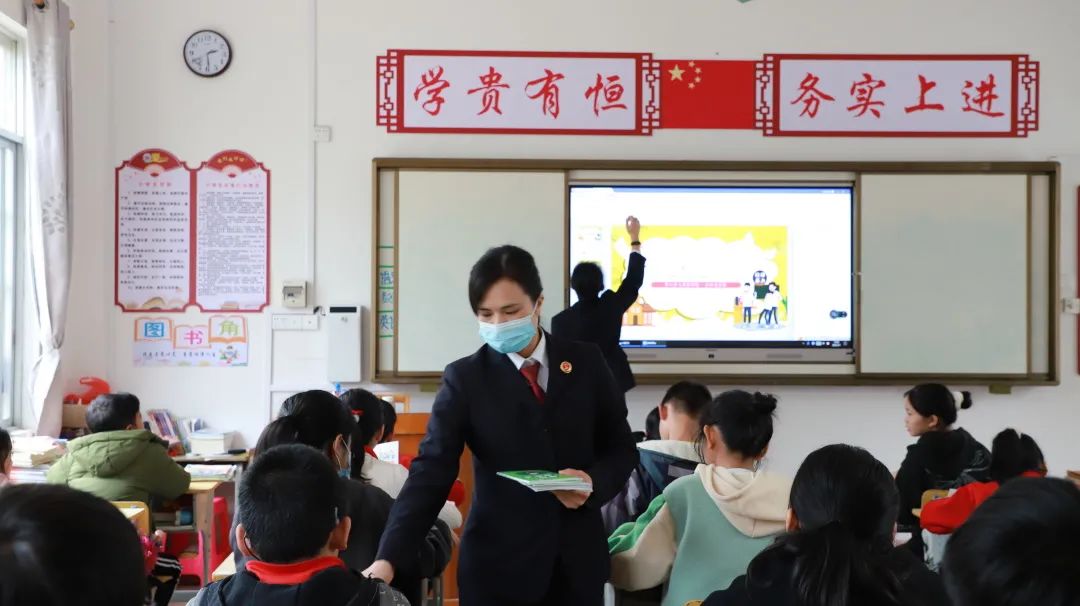 助力創(chuàng)建全國未成年人保護(hù)示范縣：檢察官護(hù)航新學(xué)季