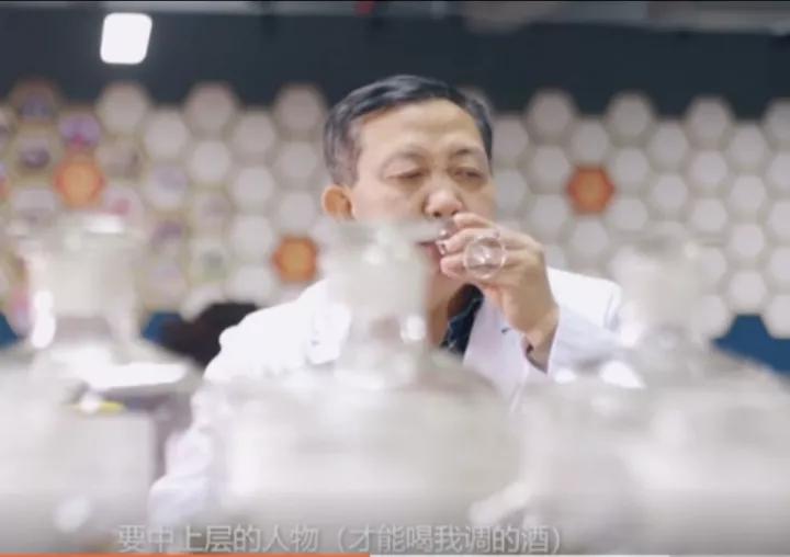 中国2大“贴牌酒”，曾让茅台、五粮液望尘莫及，如今在柜台积灰
