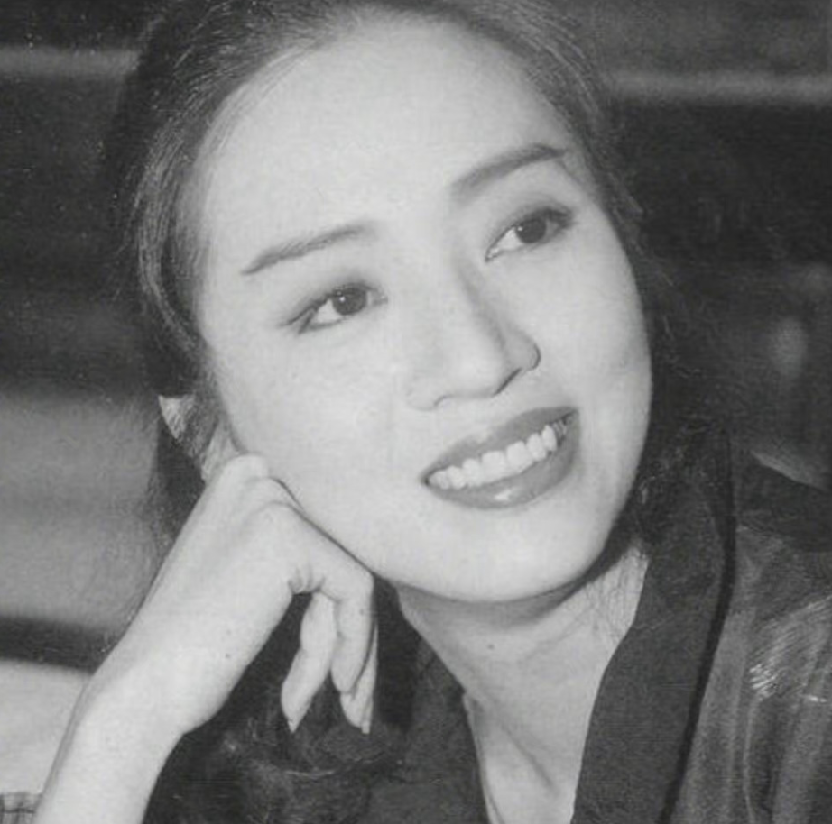 梅艳芳逝世18周年，袁咏仪深夜晒照问候，连续第11年悼念梅姐