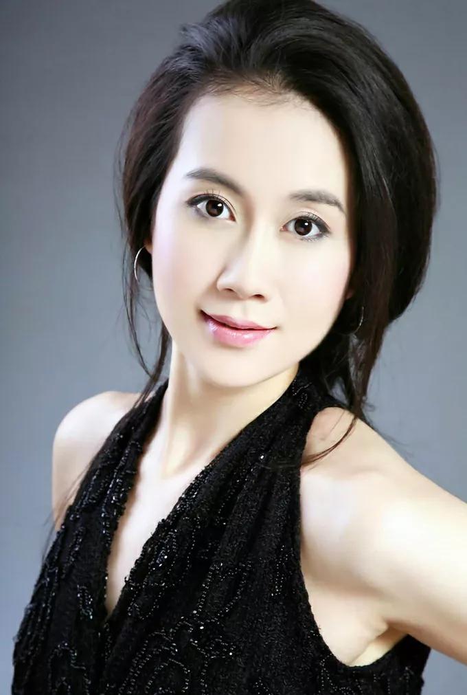 请欣赏50位明星的甜美微笑