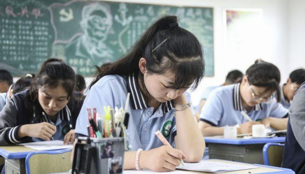 高三一模成绩370分，该走单招还是参加高考？听听过来人分析利弊