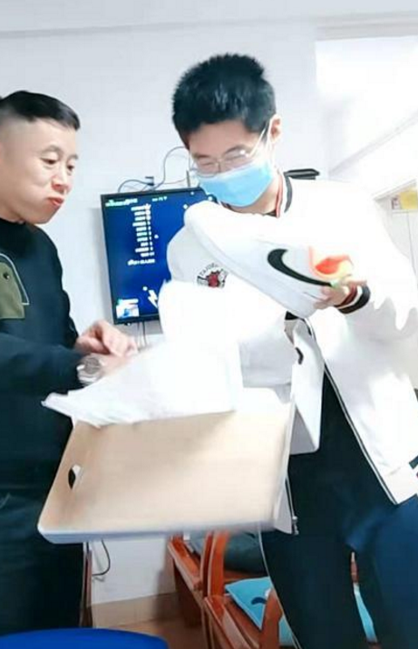 孙卓在深圳第1次考试成绩曝光，总分660英语仅40分，听力全靠蒙