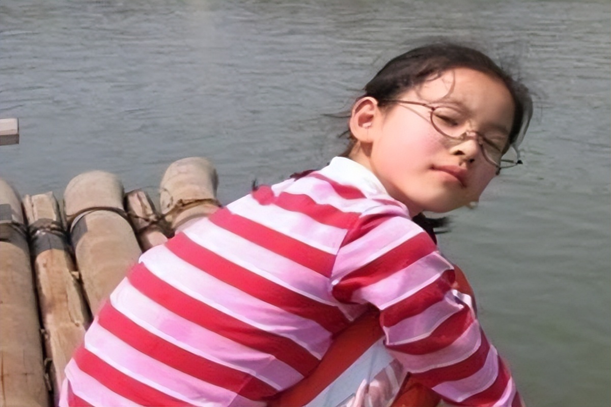 章泽天，嫁给刘强东7年，她的聪明让人刮目相看