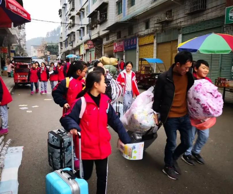 五一假期已过，中小学生将迎来“新假期”，家长担忧会调休
