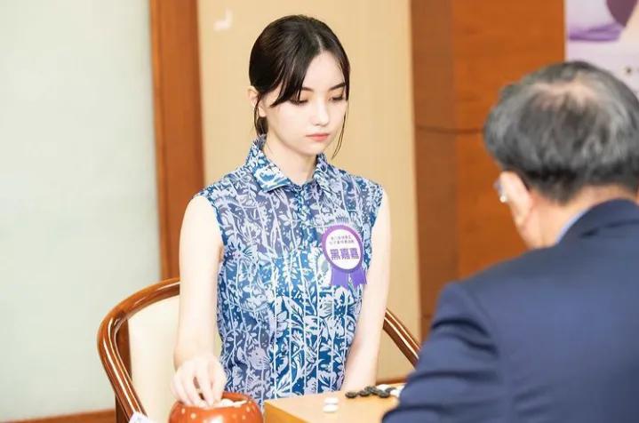 中澳混血最美棋手黑嘉嘉,台上冷脸台下激萌捕获一众日本粉丝