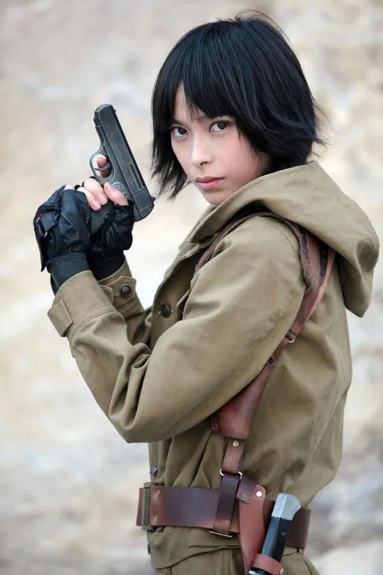 离谱而又非常下饭的抗日神剧——《女子炸弹部队》