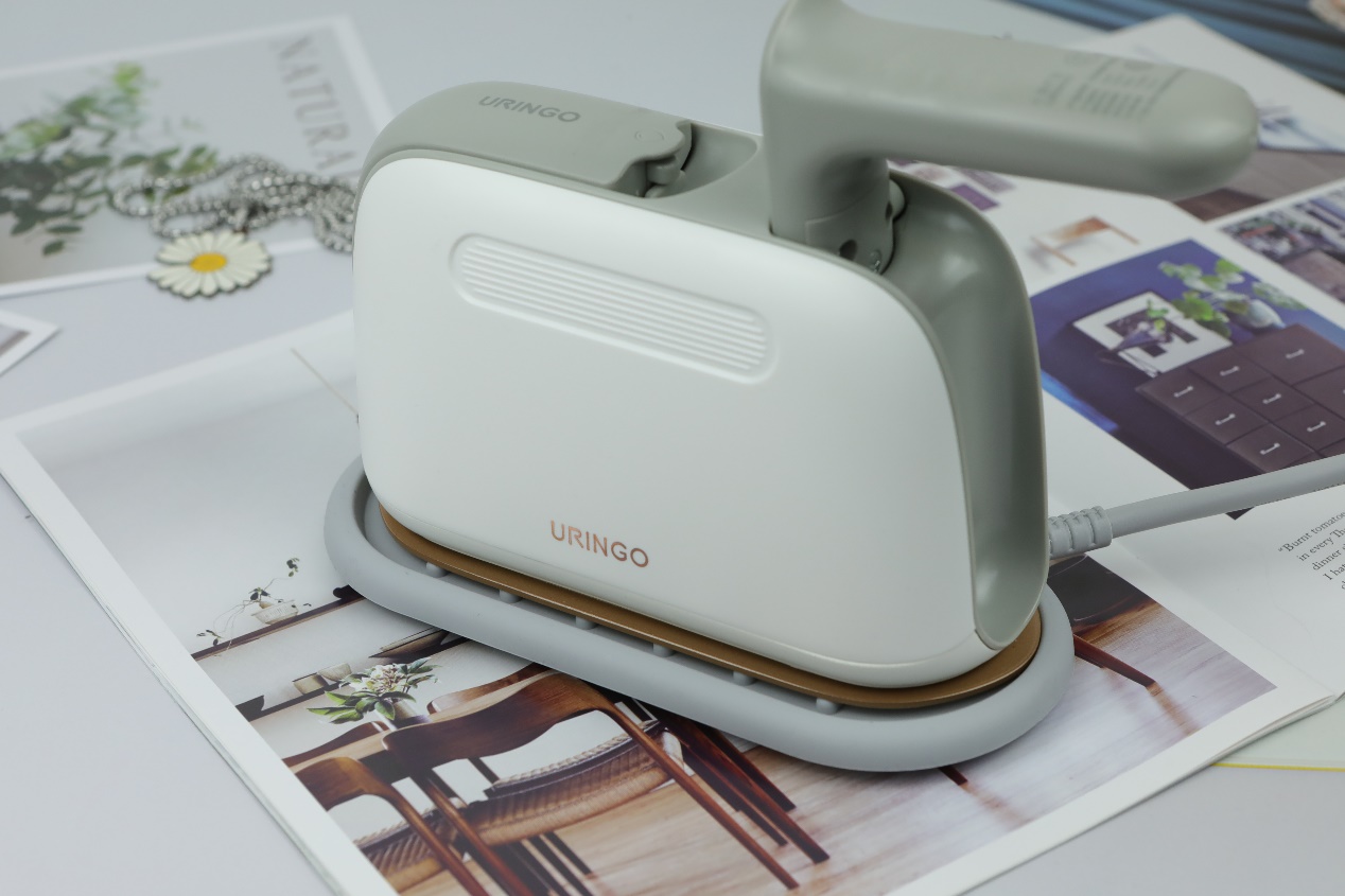 有效摆脱职场人的廉价感穿搭，一台手持挂烫机就可以轻松应对