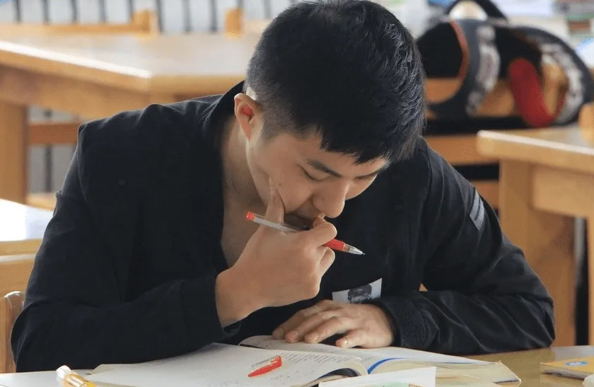 考研迎来新规定，部分考生面临“限制”，成绩优异也会被拒之门外