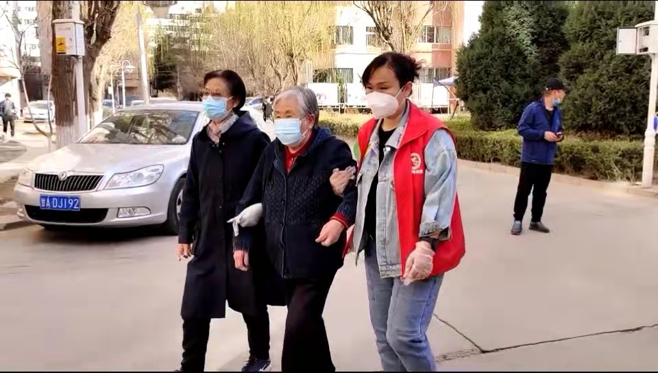 西固区先锋路街道东苑社区增设流动核酸检测点 方便群众就近核酸采样