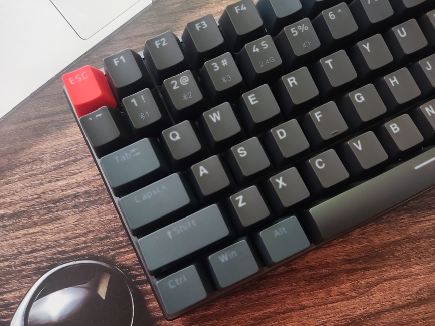 雷柏V700-8A多模无线游戏机械键盘：这才叫全能机械键盘