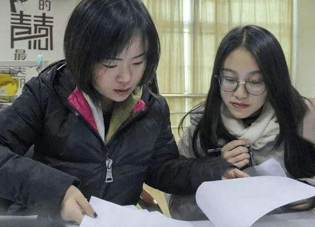 二本大学辅导员工资（大学辅导员成）