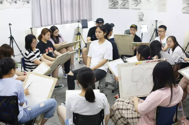 江苏美术统考低分试卷流出，成绩只是刚刚及格，画成什么样都有