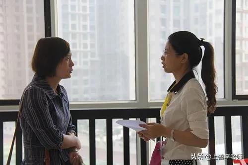 老师领结婚证，父母在家长群接龙买“高端礼物”，评论区热闹了