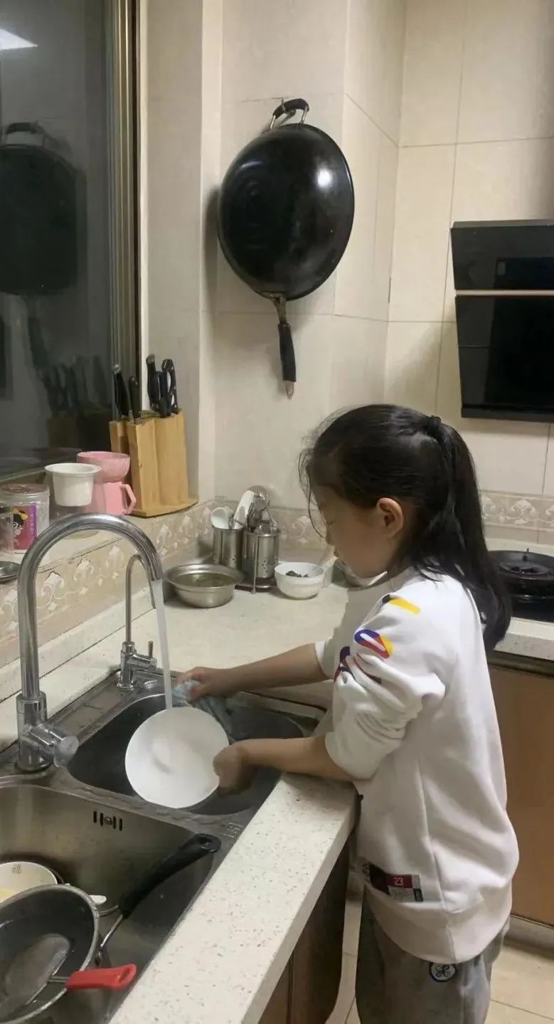 家庭小能手 劳动来创造｜双流区实验小学外国语学校践行劳动教育