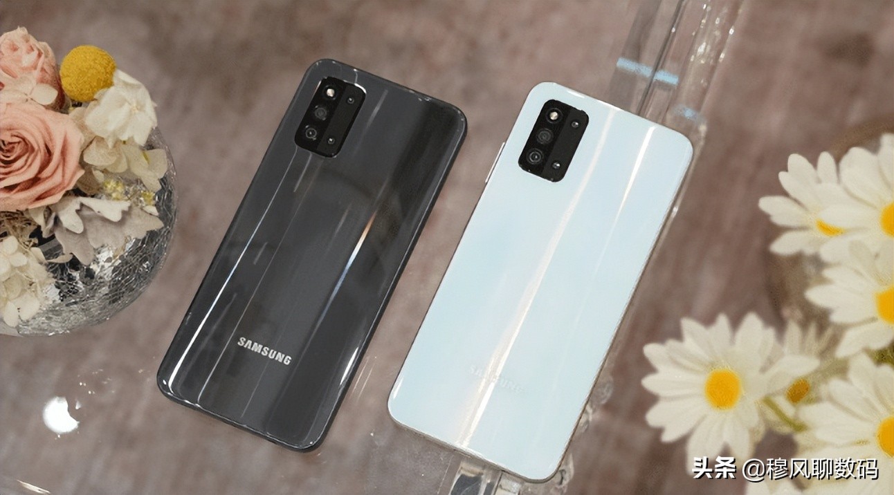 三星Galaxy F52：从1999跌至1299，降700只为增销量