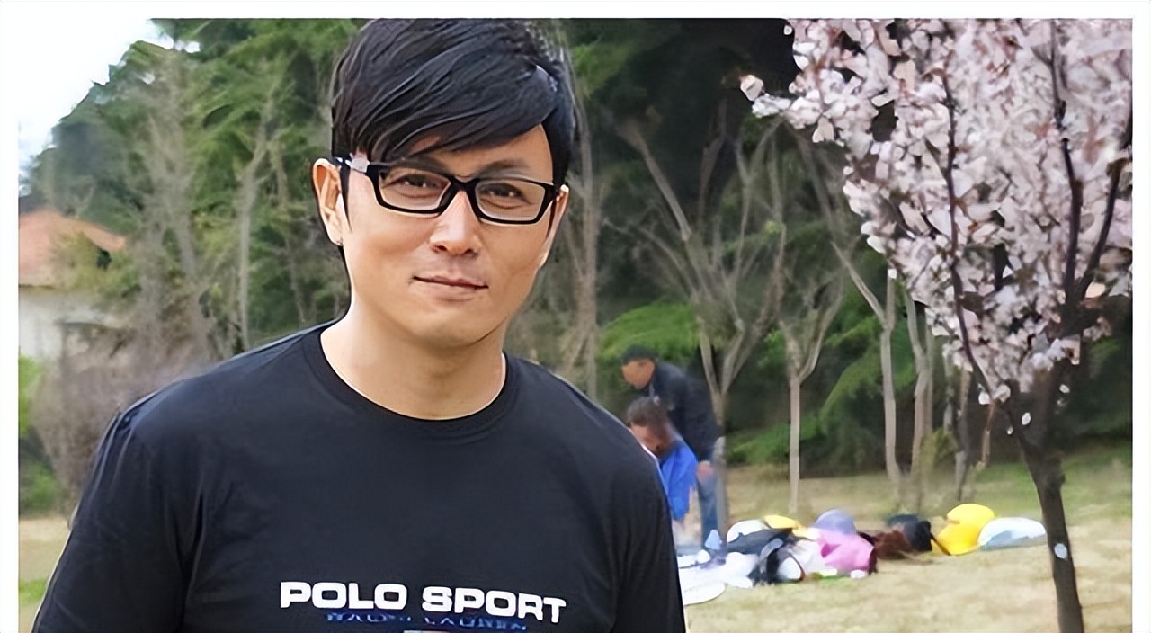 这个视帝比王宝强还惨，被妻子骗光家产，6个孩子没一个是亲生的