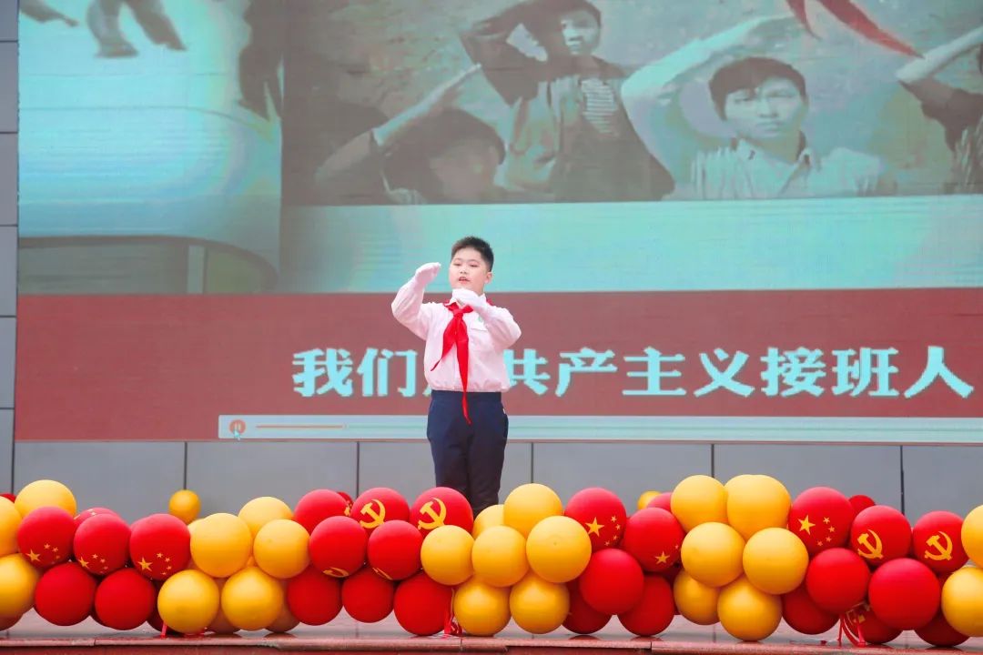 四川天府新区新兴小学举行2022年第一批新队员入队仪式