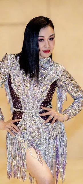 钟丽缇美照一册，欣赏