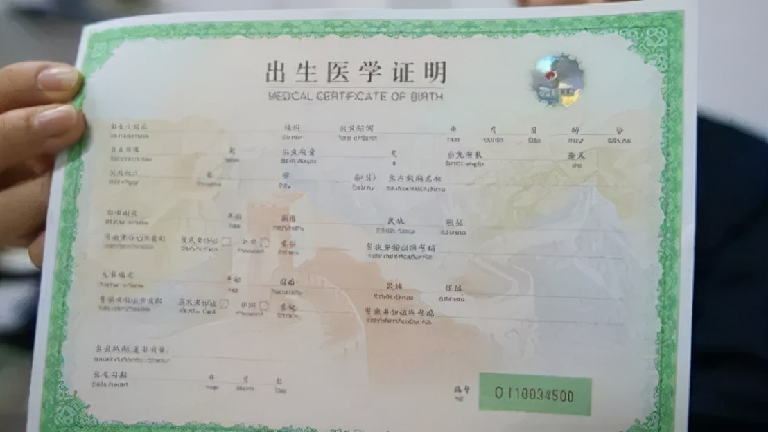 天价？乘客撞坏1块瓷砖赔1800元，成都地铁回应【三分钟法治新闻全知道】