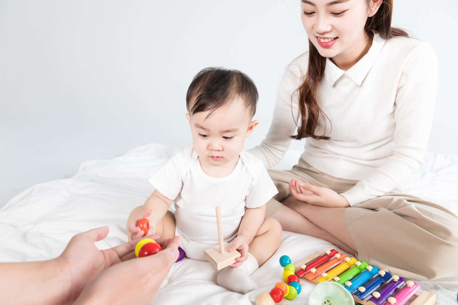 孩子聪明不聪明不是和别人比较，而是看智力评价标准，家长要重视