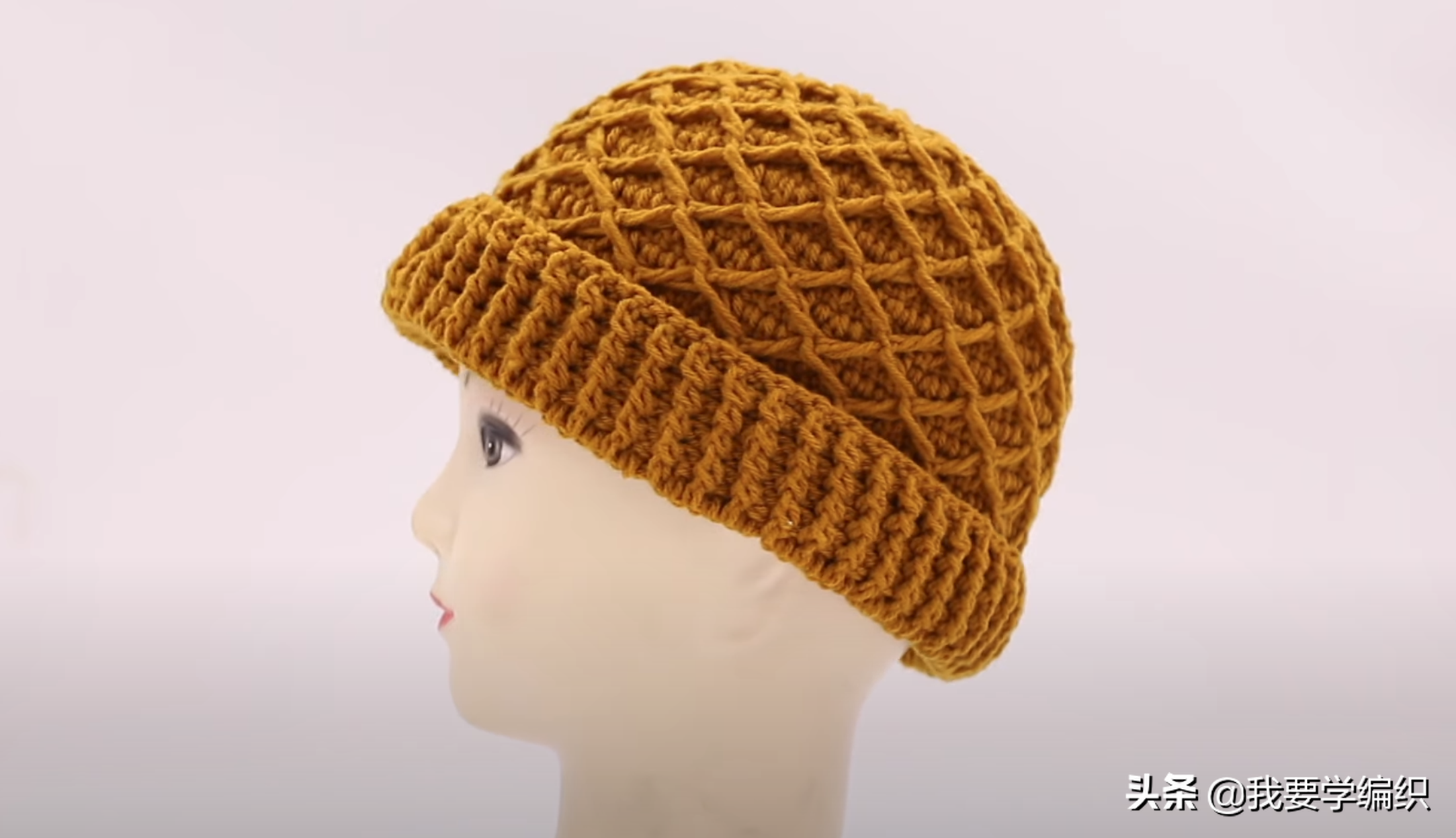 买帽子(冬天的帽子不需要买,自己钩的帽子保暖又好看,拉菱格女帽教程)