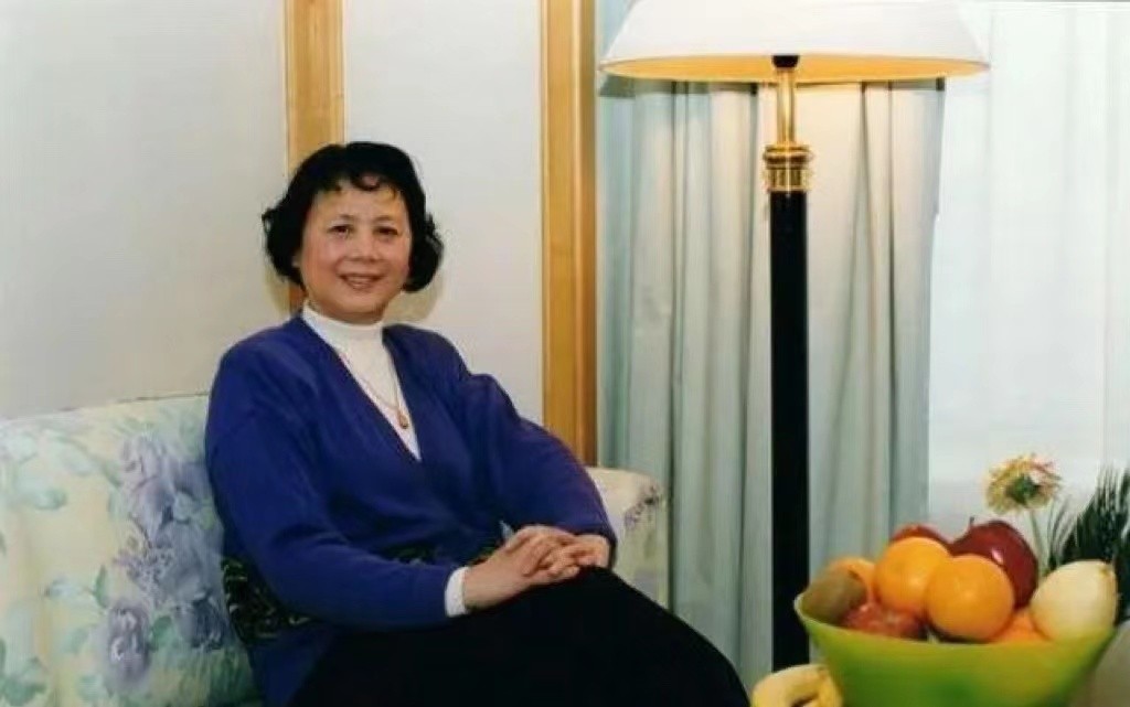 石钟琴：饰演“白毛女”爆红，恋人苦等她十年，今77岁仍热爱舞蹈