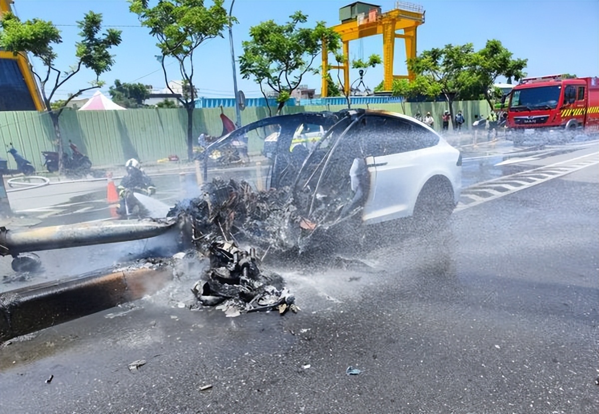 林志颖车祸细节曝光！火海逃生，颜面骨折需手术，未来2天是关键