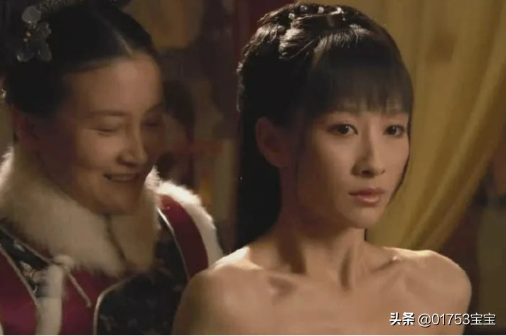 疫情封校，百无聊赖的男生宿舍上演起了“甄嬛传”，可谓活灵活现