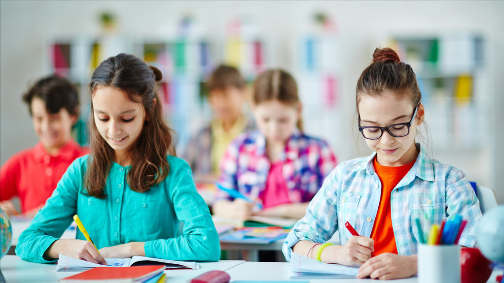 孩子四年级了，作文不会写，现在上着作文辅导班，效果不好？