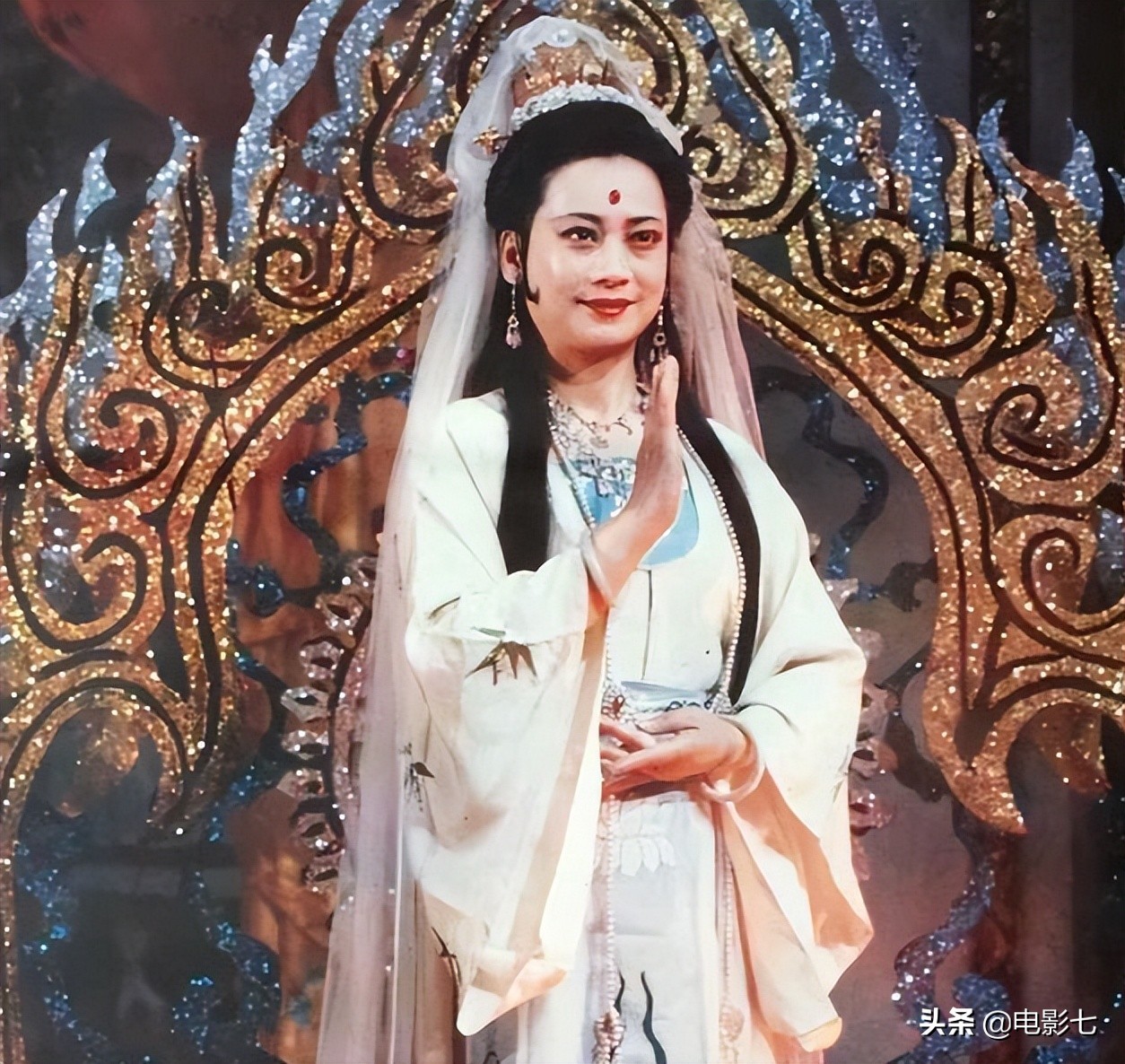 “凭一个角色走红”的5位演员，多年后境况悬殊，有人做直播带货