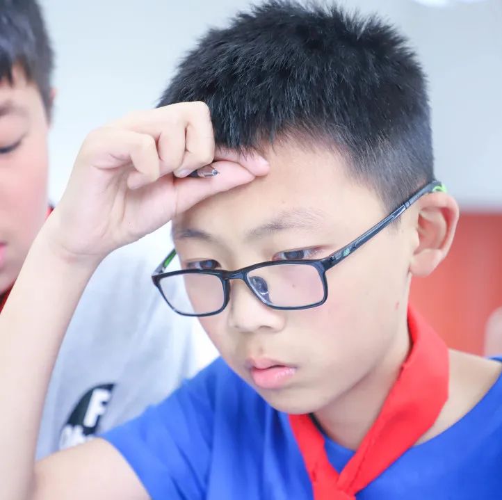 黄甲小学开展“人人参与科技节，我的科技节我做主”科技节活动