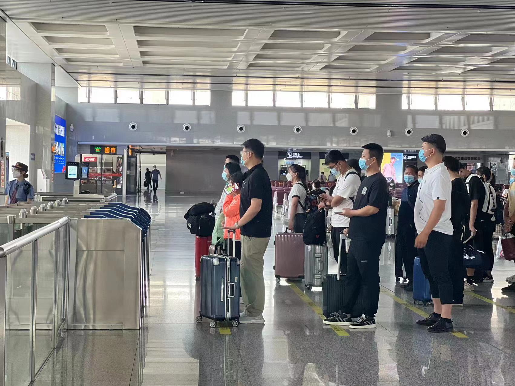 郑州铁路端午假期恢复调整列车编组30对