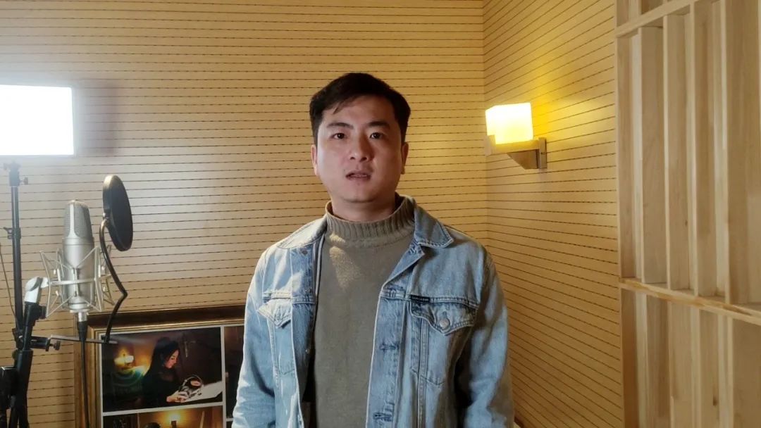 在沃石唱片唐山录音棚唱粤语,爆款短视频歌手录《一生中最爱》走心 在沃石唱片唐山录音棚唱粤语,爆款短视频歌手录《一生中最爱》走心