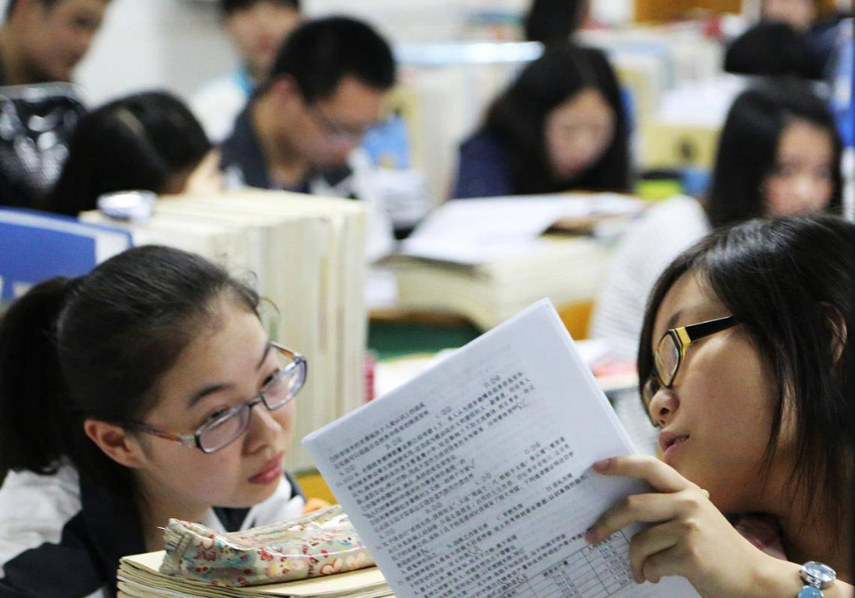 高中生迎来坏消息，有3类学生失去参加高考的资格，成绩好也没用